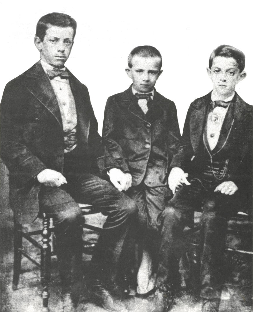 JULIO ARGENTINO ROCA. A la izquierda, el futuro presidente a los 14 años, con sus primos Eduardo y Florencio Reboredo. 