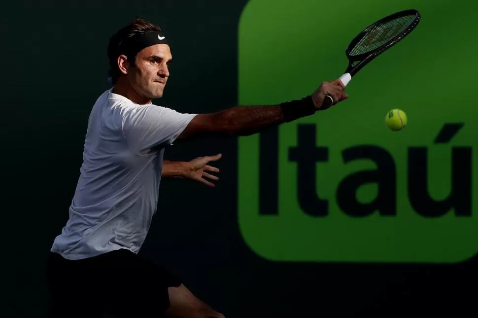 DESCONOCIDO. Federer no pudo exponer su mejor tenis. Le faltó eficacia en la definición y Kokkinakis no lo perdonó. USA Today Sports