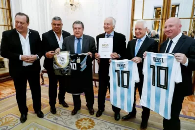 Buscan juntar a Diego y “Leo” para impulsar el Mundial 2030