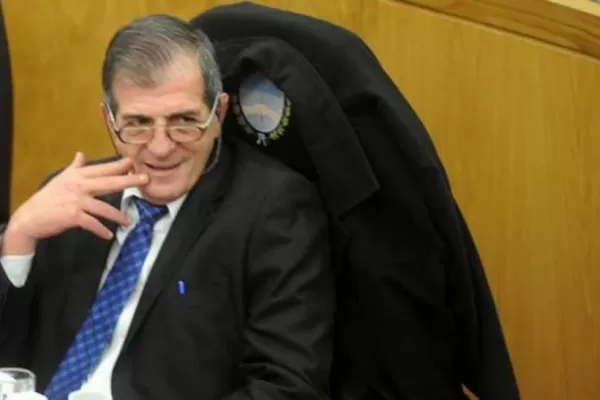 Radicales instaron a reducir los “acoples”; el PJ baraja opciones