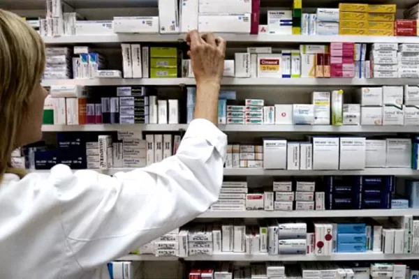 El Colegio de Farmacéuticos advirtió que se venden medicamentos on line