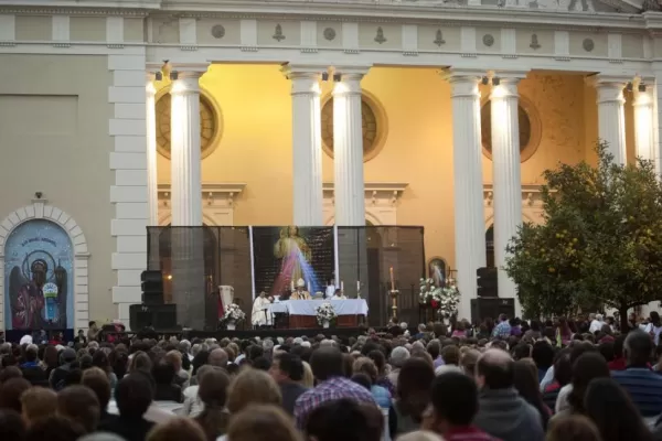 Entre gestos por la vida, monseñor Sánchez celebra su primera Semana Santa