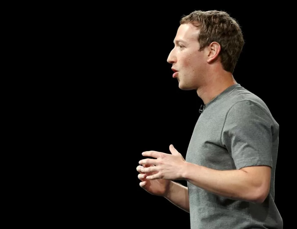 El jefe ejecutivo de Facebook, Mark Zuckerberg, declarará ante una comisión del Congreso de Estados Unidos por el escándalo por el uso de datos de millones de usuarios de la plataforma sin su consentimiento. La comisión judicial del Senado, liderada por el republicano Chuck Grassley, citó a Zuckerberg para el próximo 10 de abril, informó la cadena CNN. 