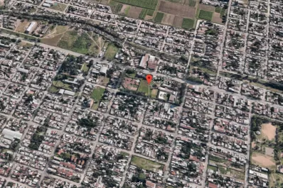 Robaron con un arma de juguete, los persiguió la Policía y cayeron de la moto mientras huían