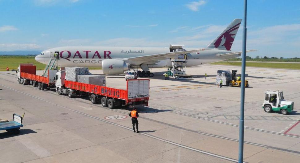 AVIÓN. Un Boeing 777 Freighter de Qatar Cargo en Tucumán, trayendo material. MOTOGP 
