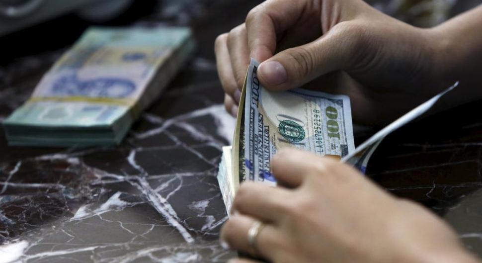 UN FRENO. El dólar bajó cerca de 25 centavos desde el 7 de este mes. REUTERS