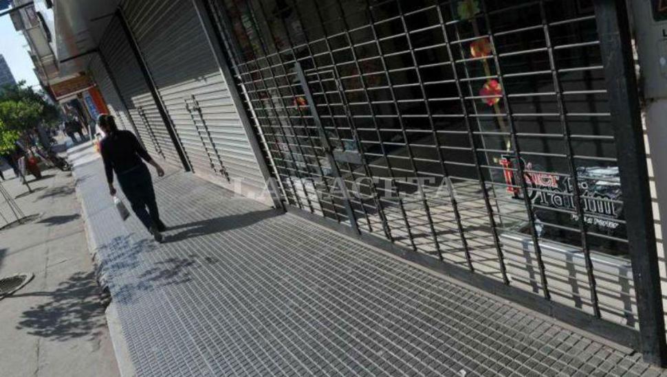 Qué pasará con los comercios, los colectivos y los supermercados en Semana Santa