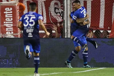 Con dos goles del Bebé Acosta, Atlético volvió a ganarle a Independiente en Avellaneda