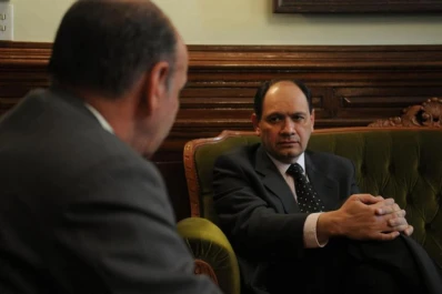 “La reforma no quedará sólo en la eliminación de partidos municipales”