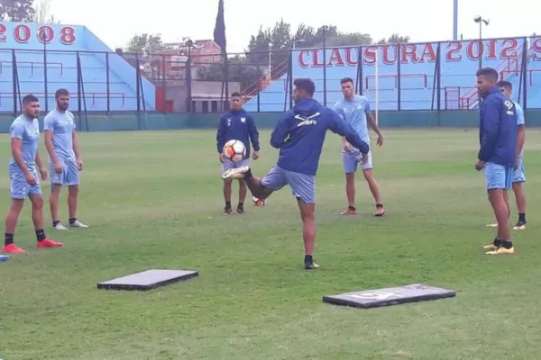 Guillermo Acosta, héroe en Avellaneda, gambetea el éxito