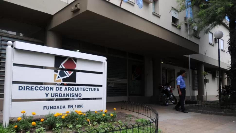 Radicales critican el decreto de Manzur que sube el tope para compras de la DAU