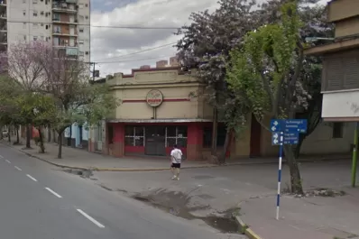 Vecinos atraparon a un motochorro que le robó a una mujer en un bar de Barrio Norte