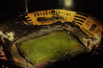 Los hinchas de Peñarol desplegarán La bandera más grande del mundo ante Atlético