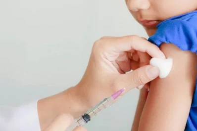 Posponen la vacunación contra la meningitis en niños de 11 años