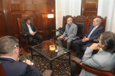 La FET objeta el pago obligatorio con tarjeta: implementan medidas a 1.200 kilómetros, sin conocer la realidad