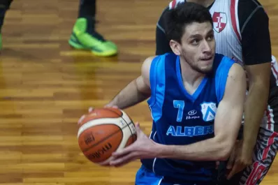 Básquet: Alberdi juega en Santiago