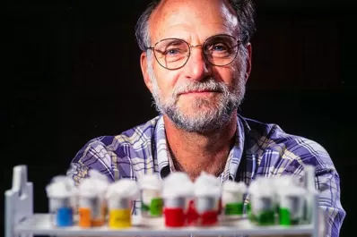 Motochorros le robaron a un Premio Nobel que iba a dar una charla en Argentina