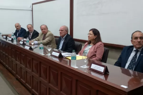 Más de 700 médicos certificaron en especialidades