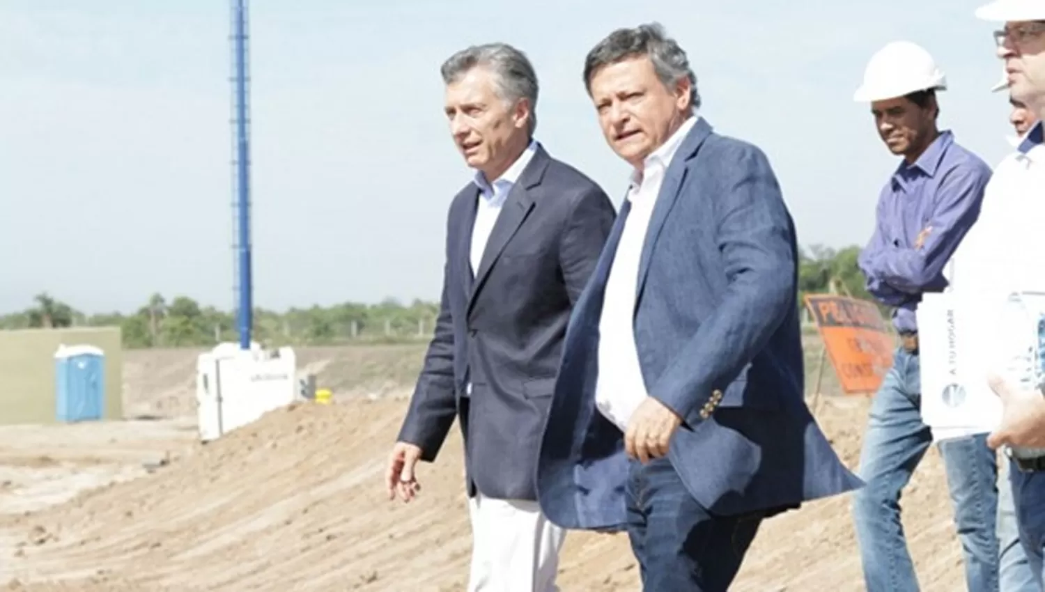 MAURICIO MACRI Y DOMINGO PEPPO. El presidente anunció el avance del Plan desde Chaco. FOTO TOMADA DE ELDIARIODELAREGION.COM.AR