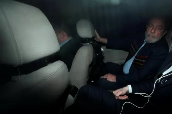 “La democracia en Brasil está bajo amenaza”