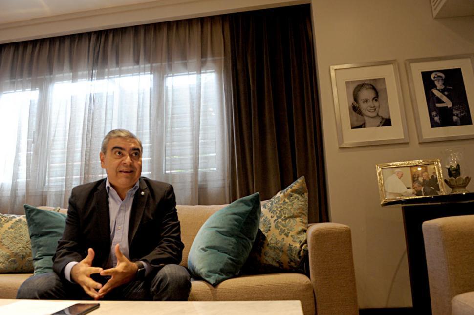 Alfaro dice que el municipio costeará el boleto universitario gratuito en capital