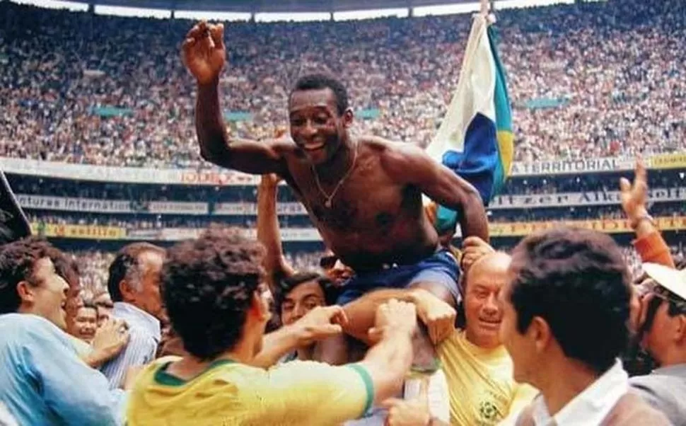IMPOSIBLE DE FRENAR. Pelé y compañía armaron un equipo sensacional que hizo estragos en México 1970, hasta alzarse con la tercera Copa del Mundo de su historia y devolverle la alegría a su país.                     fifa.com 