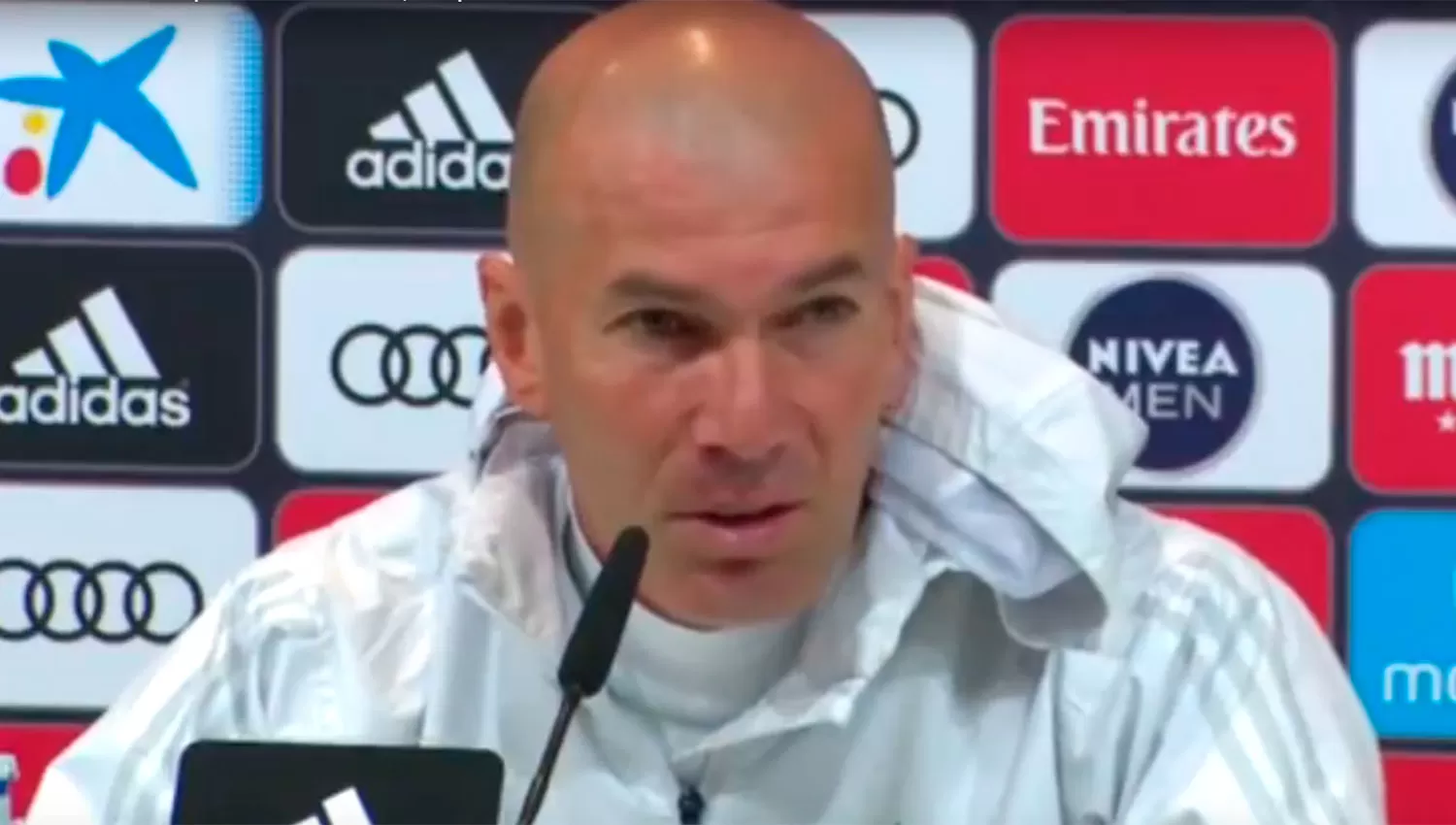 Zidane se mostró molesto durante la conferencia de prensa.