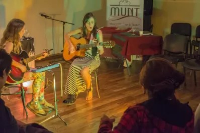 Música, poesía y otras expresiones artísticas en la tarde del MUNT