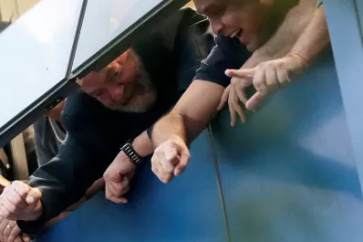 Lula durmió en el sindicato metalúrgico y mantiene silencio sobre su detención