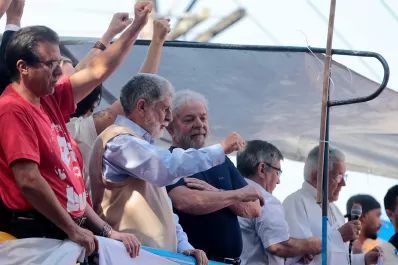 Mientras se espera su detención, Lula participó de la misa que se convirtió en un acto político