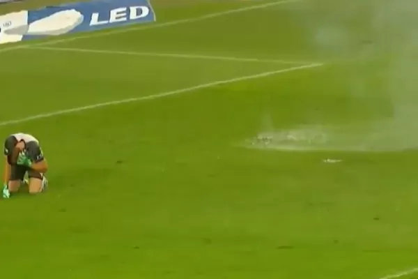 Hinchas violentos: suspendieron el partido entre Colón y Vélez por agresiones al arquero visitante