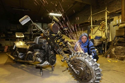 Arte con restos de automóviles