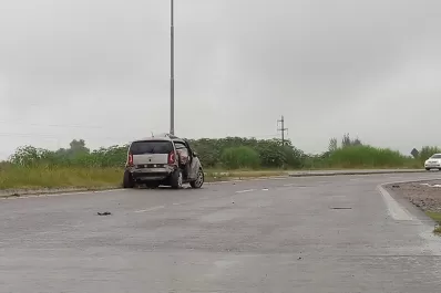 Un matrimonio chocó contra un poste en Concepción y el hombre está grave