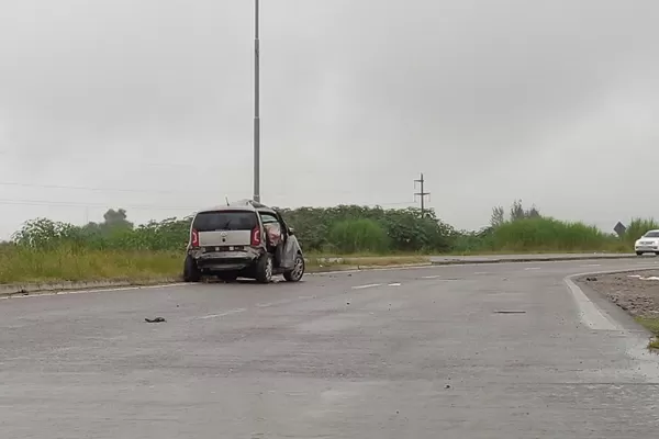 Un matrimonio chocó contra un poste en Concepción y el hombre está grave