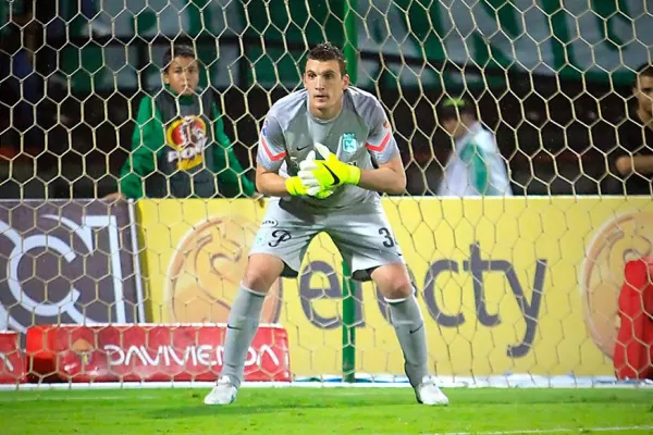 Armani, el arquero del momento: qué opinan sus colegas