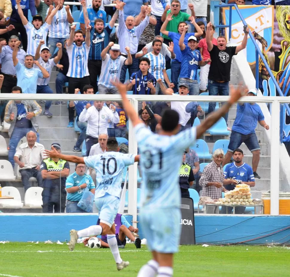 UN AÑO MÁS. Los hinchas “decanos” seguirán gritando los goles de su equipo en la máxima categoría del fútbol argentino. la gaceta / foto de héctor peralta