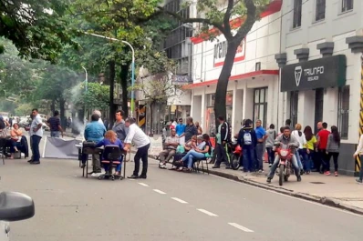 Protesta en el Tribunal de Faltas: trabajadores cortan el tránsito en Jujuy al 200