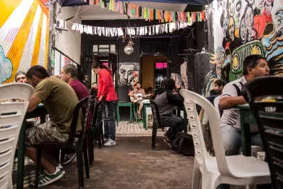 Santos Discépolo le hace frente a la inflación y sigue ofreciendo platos a $25