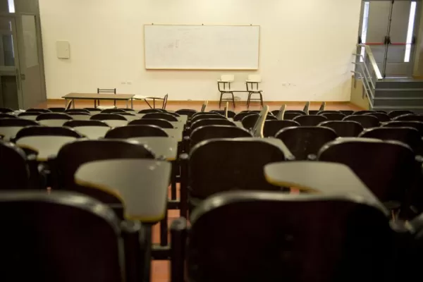 Con un paro, Adiunt reclama una suba del 25%