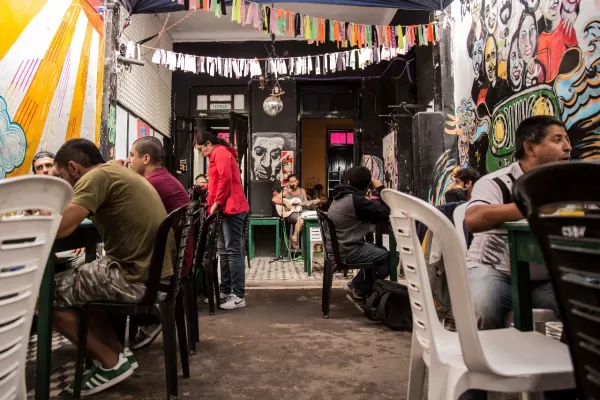 Santos Discépolo le hace frente a la inflación y sigue ofreciendo platos a $25