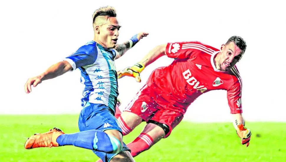 UNA MURALLA. El partido contra Racing fue consagratorio para Armani. Sampoli estaba en el palco.