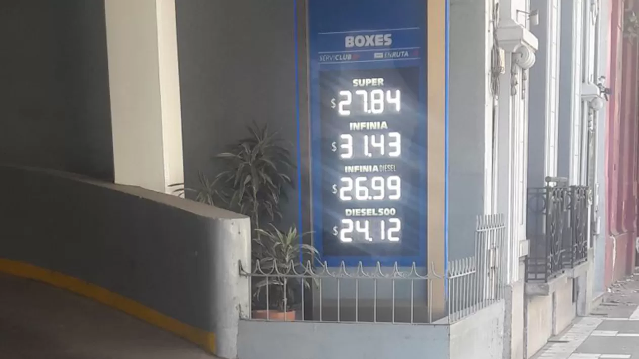 AUTOMÓVIL CLUB ARGENTINO. Los nuevos precios de las naftas de YPF en Tucumán. FOTO GENTILEZA PEDRO ROMANO