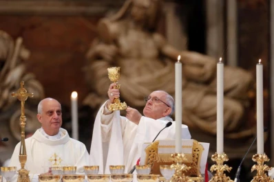 El compromiso social no es comunista ni populista, dice el Papa