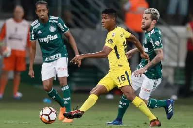 Tevez apareció justo a tiempo y le dio el empate a Boca en San Pablo