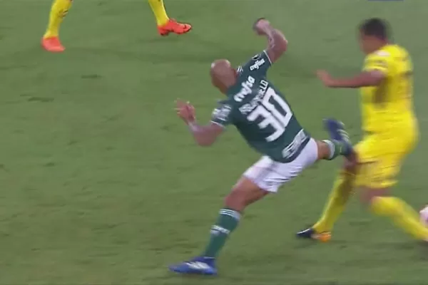 Mirá la criminal patada de Felipe Melo a Wanchope Ábila