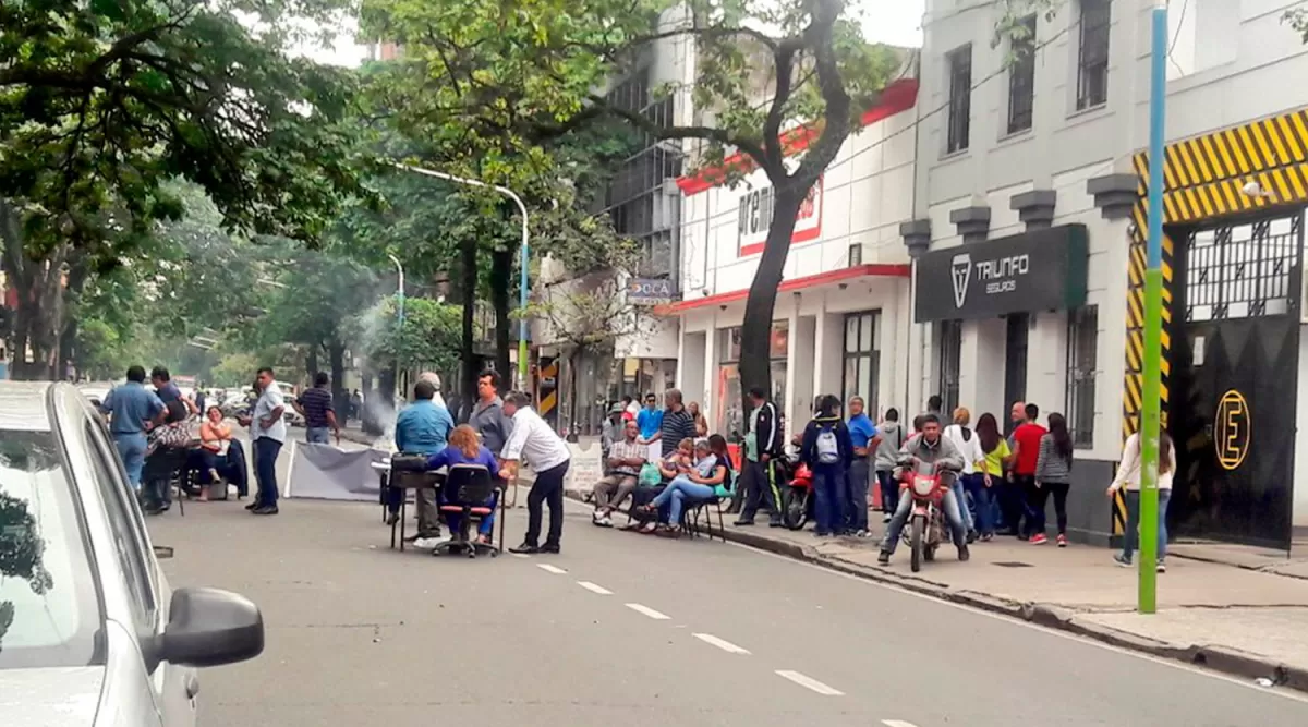 PROTESTAS. Los municipales se vienen manifestando en Jujuy al 200. FOTO ARCHIVO TOMADA DE TWITTER.COM/VERONICAKIROGA