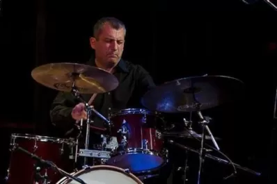 Un baterista que resuelve emociones