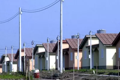 Caso Viviendas: los techos construidos con fondos públicos no llegan a quienes más lo necesitan