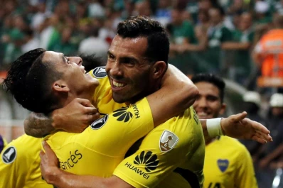 Tevez volvió a marcar y lo disfrutó por partida doble