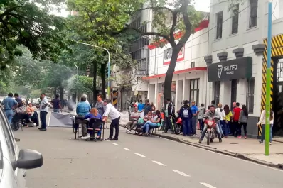 Municipales sostienen el paro con protestas en el Tribunal de Faltas